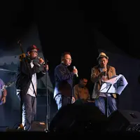 Grup musik asal Bandung, P Project menjadi salah satu line up konser musik 90’s Festival ‘Big Reunion’. Suguhan jenaka pun selalu melekat di grup yang digawangi oleh Iszur Muchtar, Denny Chandra, Daan Aria, Iang Darmawan ini. (Nurwahyunan/Bintang.com)