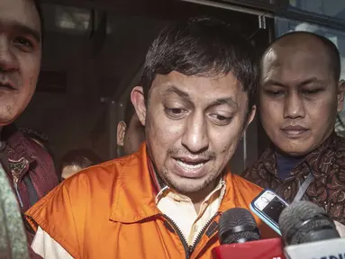 Ketua AMPG, Fahd El Fouz bin A Rafiq usai menjalani pemeriksaan di gedung KPK, Jakarta, Jumat (28/4). KPK menahan Fahd El Fouz bin A Rafiq terkait proyek kitab suci Al Quran di Ditjen Binmas Islam Kemenag tahun 2011-2012. (Liputan6.com/Helmi Afandi)