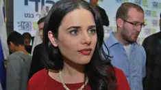 Cantik, namun berhati keji. Itulah definisi yang pas untuk menggambarkan Ayelet Shaked (israelandhuff.com)