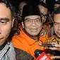 Wakil Ketua DPR, Taufik Kurniawan saat ditanya awak media usai menjalani pemeriksaaan kasus pengurusan Dana Alokasi Khusus (DAK) Kab Kebumem TA 2016 di gedung KPK, Jakarta, Jumat (2/11). (Merdeka.com/Dwi Narwoko)