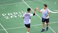 Hikmat Ramdani/Leani Ratri Oktila sukses menyumbangkan medali emas pertama Indonesia di Paralimpiade 2024 setelah menang dalam laga final para badminton nomor ganda campuran SL3-SU5. (Dok. Instagram NPC Indonesia)