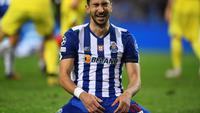 Gelandang Porto Marko Grujic. (MIGUEL RIOPA / AFP)
