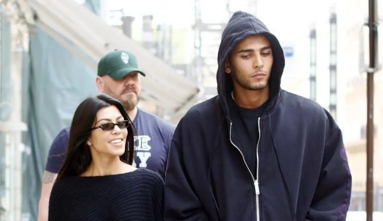 "Ini yang kamu lakukan untuk mendapatkan likes?" tulis Younes. (Celebrity Gossip Fix)