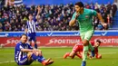 Kecepatan Luis Suarez membuat dirinya berhasil 2 kali membobol gol ke gawang Alaves. (AP Photo/Alvaro Barrientos)