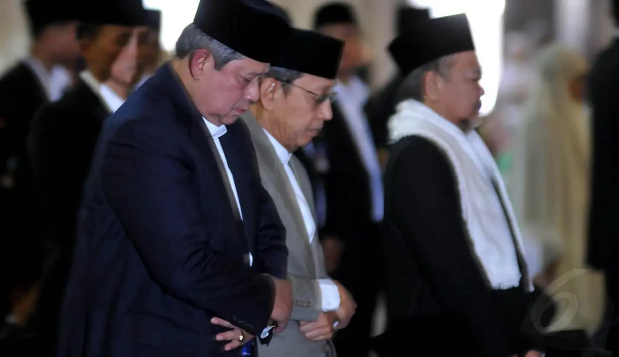 Presiden SBY dan Wakil Presiden Boediono melaksanakan Salat Idul Adha di Masjid Istiqlal, Jakarta, (5/10/14). (Liputan6.com/Johan Tallo)