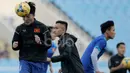 Suasana latihan Timnas Vietnam jelang lawan Indonesia dalam laga leg kedua semifinal Piala AFF 2016 di Stadion My Dinh, Hanoi, Vietnam, Selasa (6/12/2016). (Bola.com/Peksi Cahyo)