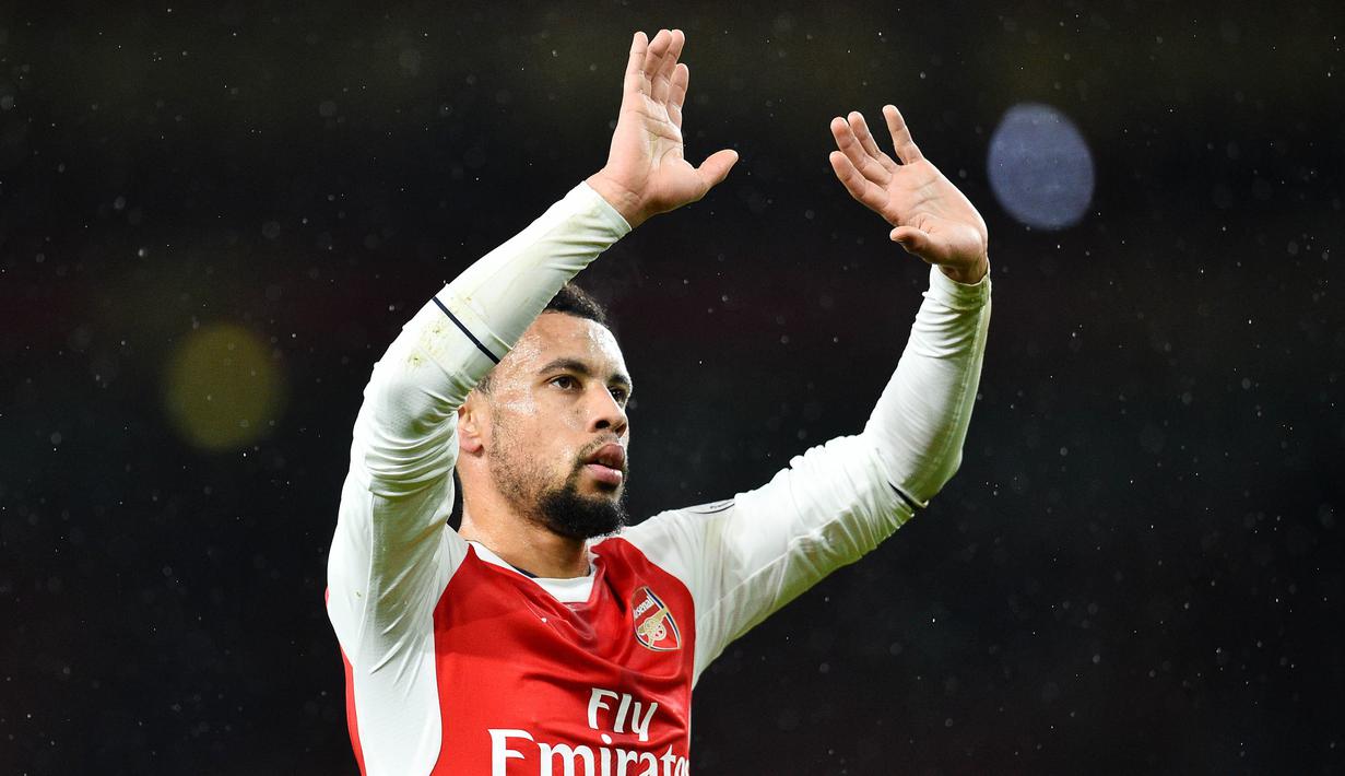 4. Francis Coquelin – Tidak konsistenya permainan dari pria asal Prancis ini membuat Arsenal bersiap untuk menjualnya. Pemain berusia 26 tahun itu  sering melakukan hal-hal tak perlu, seperti pelanggaran hingga sampai diusir wasit. (AFP/Glyn Kirk)