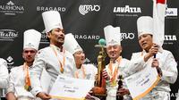 Tim Jepang berhasil memenangkan medali emas Piala Dunia Pastry 2025. (dok. Instagram @cmpatisserie/https://www.instagram.com/p/DFQddBcIHCo/?hl=en/Dinny Mutiah)
