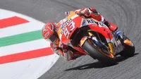 Pebalap Repsol Honda, Marc Marquez, hanya menempati posisi keenam pada kualifikasi MotoGP Italia, Sabtu (3/6/2017). (Luca Zennaro/ANSA via AP)