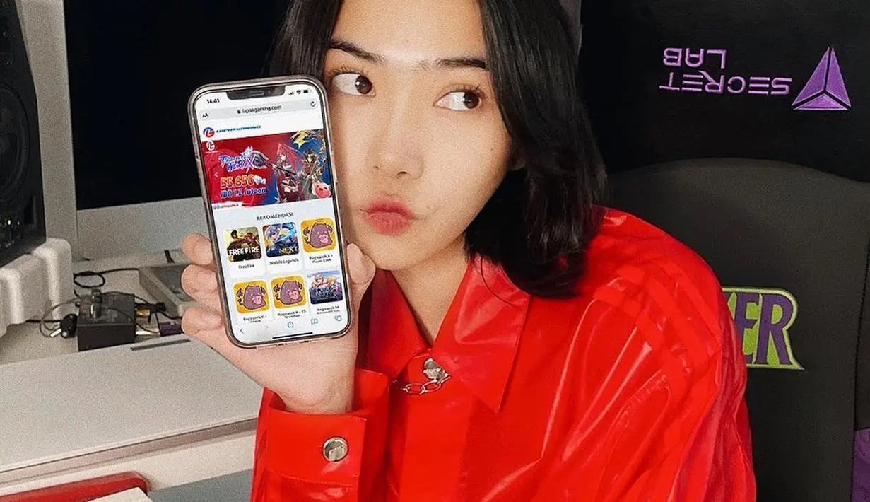 Namun gaya rambut Isyana diprediksi akan jadi tren di tahun 2022. (Foto: Instagram/ @isyanasarasvati)