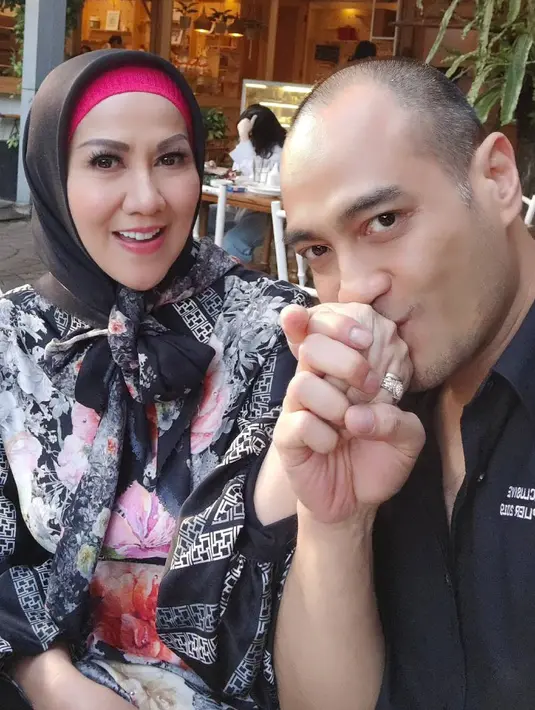 Pasalnya, Venna Melinda dan Ferry Irawan baru menjalani hidup sebagai sepasang suami istri selama sebelas bulan menikah pada Maret 2022 lalu. (FOTO: instagram.com/ferryirawanreal/)