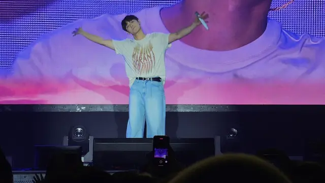 Outfit Lee Do Hyun saat Sapa Penggemar di Indonesia. [Anisha/Fimela]