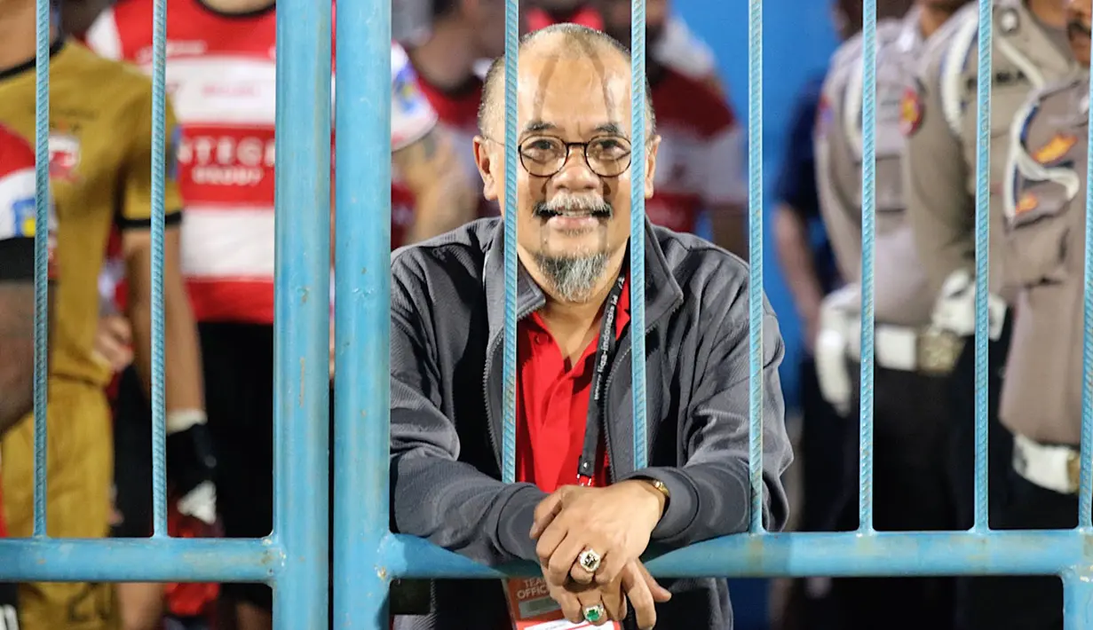 Manajer Madura United sekaligus anggota Komite Eksekutif PSSI 2019-2023, Haruna Soemitro. (Bola.com/Aditya Wany)
