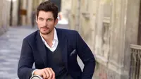 Dalam karya terbarunya, tak hanya mendesain saja namun David Gandy juga didapuk menjadi model rancangannya.