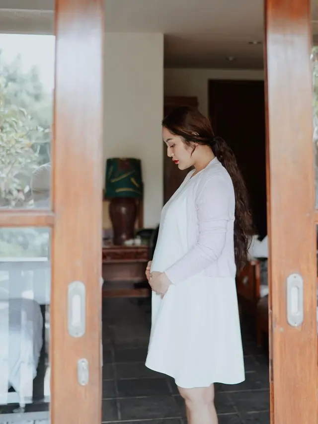 Masuk Usia Kehamilan 5 Bulan, Ini 7 Gaya Siti Badriah dengan Baby Bump