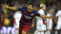 Penyerang Barcelona, Luis Suarez merayakan gol kemenangan yang dicetaknya ke gawang Leverkusen pada laga Liga Champions di Stadion Camp Nou, Spanyol, Rabu (30/9/2015). (AFP Photo/Lluis Gene)