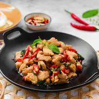 Resep thai chicken basil./Copyright shutterstock.com/g/Meowsom3