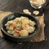 Seblak cobek yang sedang viral bisa dibuat dengan mudah di rumah/Copyright shutterstock.com/Ika Rahma H