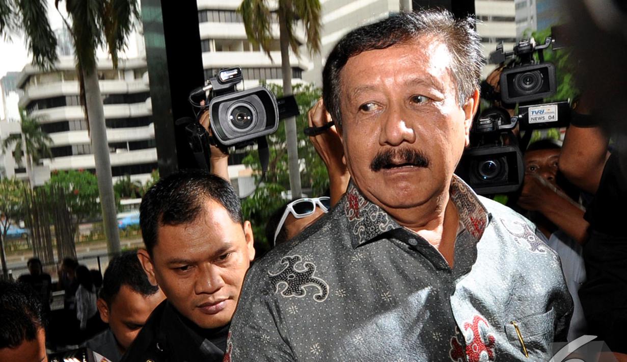 Mantan Jaksa Agung Basrief Arief sambangi KPK, Jakarta, Senin (17/11/2014) (Liputan6.com/Miftahul Hayat)