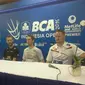 Pasangan ganda putra Denmark Carsten Mogensen dan Mathias Boe, serta pelatih Denmark Lars Uhre