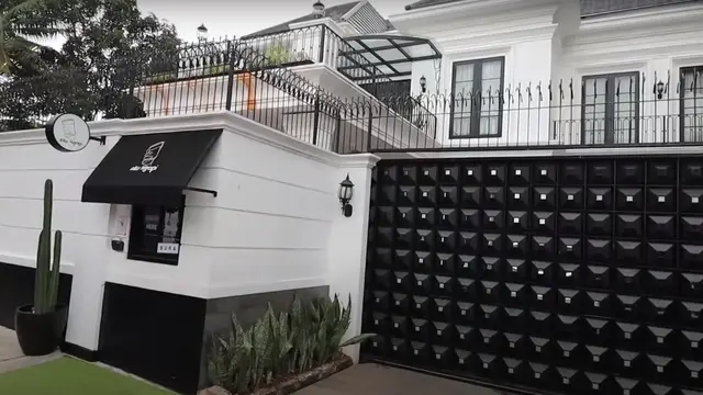 Rumah Arie Untung dan Fenita Arie