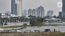 Suasana di lokasi proyek reklamasi perluasan kawasan wisata Ancol, Jakarta, Rabu (8/7/2020). Reklamasi Ancol seluas 155 hektare yang meliputi perluasan Rekreasi Dufan sekitar 35 hektare dan kawasan Ancol Timur 120 hektare menuai polemik dari masyarakat dan nelayan. (merdeka.com/Iqbal S. Nugroho)