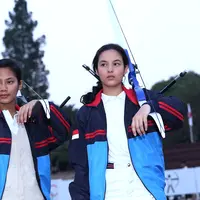 Tidak hanya harus berpanas-panasan saat syuting, Tara Basro, Chelsea Islan, dan BCL pun harus rela tampil layaknya perempuan pada tahun itu, yaitu tahun 1988.(Galih W. Satria/Bintang.com)