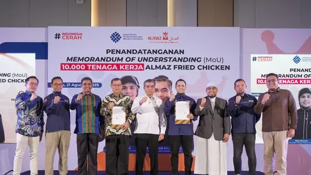 Penandatanganan kesepahaman bersama (Memorandum of Understanding/MoU) oleh Pelaksana Harian Sekjen Kemnaker Aris Wahyudi dan Chief Executive Officer (CEO) PT Abuya Indonesia Makmur, Okta Wirawan. (Foto: Biro Humas Kemnaker)