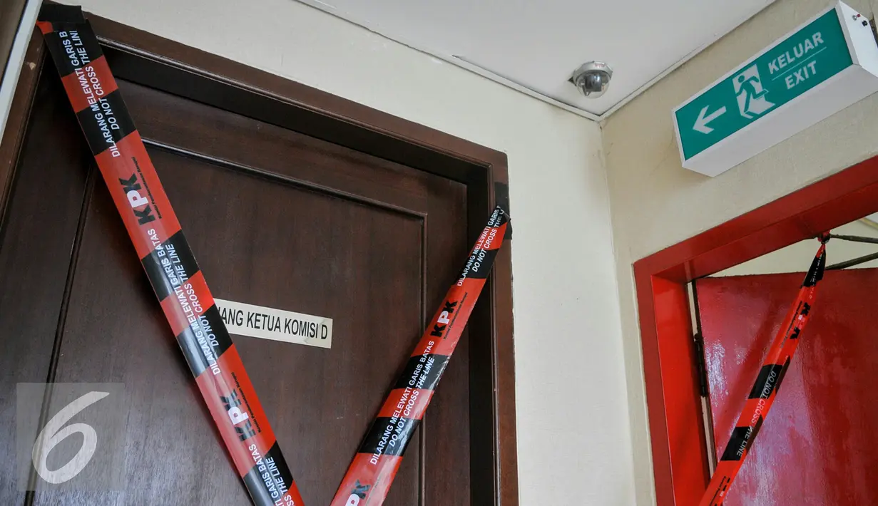 Ruangan Ketua Komisi D DPRD DKI Jakarta, Mohammad Sanusi yang disegel oleh KPK, Jakarta, Jumat (1/4). Sebanyak 4 ruangan di gedung DPRD DKI Jakarta disegel oleh KPK terkait OTT. (Liputan6.com/Yoppy Renato)