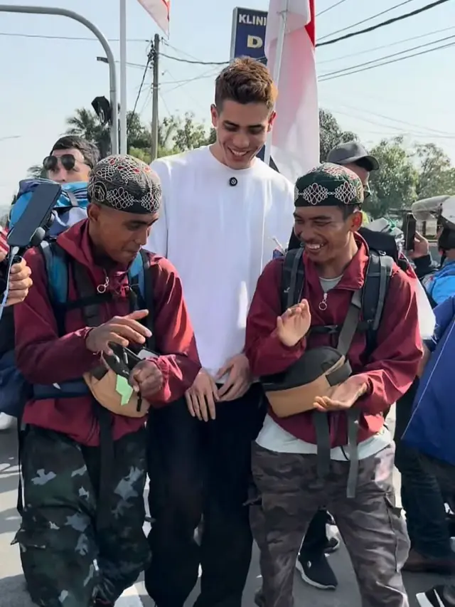 Aisar Khaled dukung perjalanan pejalan kaki Indonesia ke Mekkah. (credit:instagram.com/aisar_khaledd