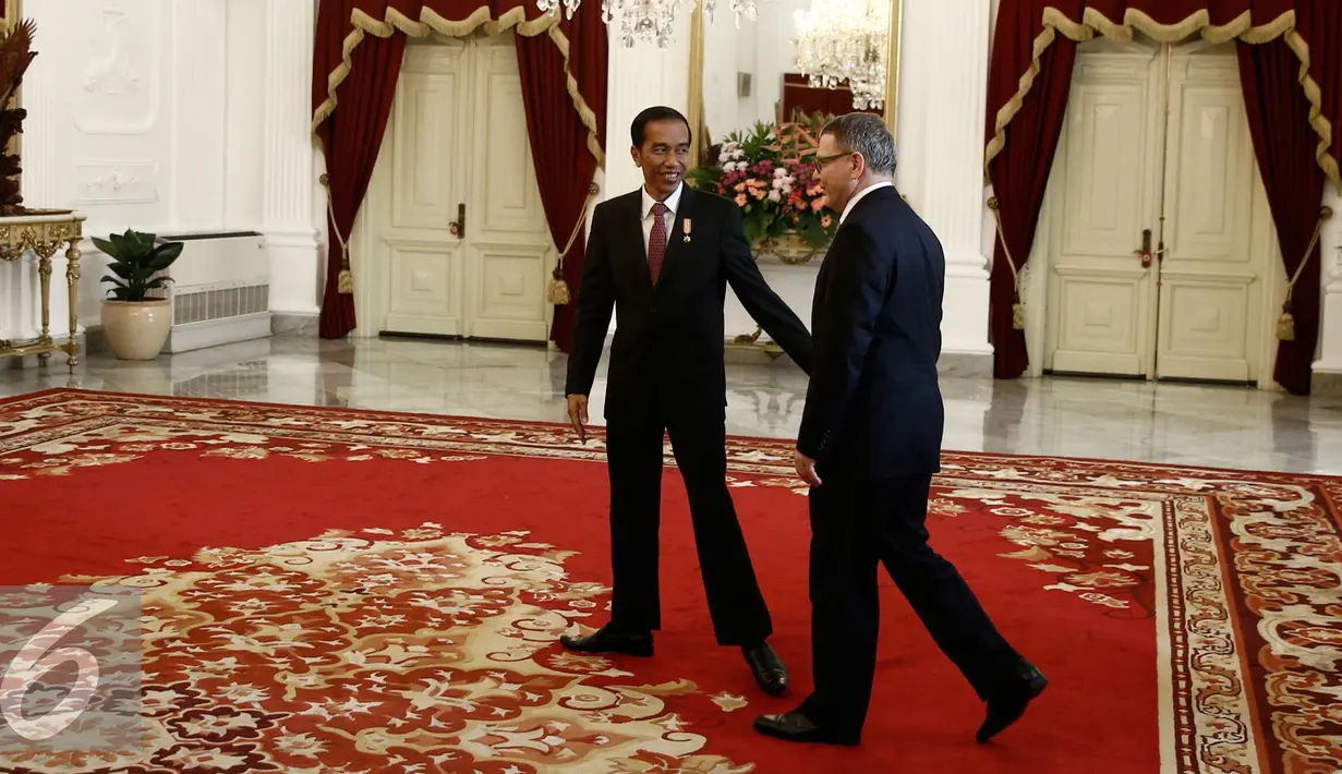 Presiden Joko Widodo bertemu Menteri Luar Negeri Republik Ceko Lubomir Zaoralek di Istana Merdeka, Jakarta, Kamis (25/2/2016). Dalam pertemuan tertutup tersebut membahas mengenai isu-isu global terkini. (Liputan6.com/Faizal Fanani)