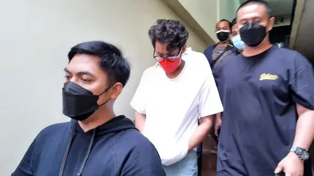 Tertunduk Malu, Ini 5 Potret Ardhito Pramono saat Diringkus Polisi