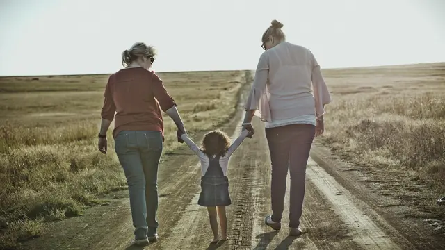 Berjalan di Atas Rumput