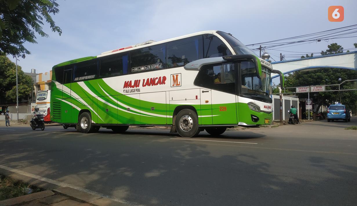 Mercedes-Benz OH 1526 juga merupakan salah satu sasis yang paling banyak digunakan di Indonesia. Sasis ini memiliki harga yang lebih murah daripada Mercedes-Benz OH 1626 tetapi memiliki spesifikasi yang mirip. Perbedaannya hanya pada suspensi bus yang masih menggunakan suspensi jenis Leaf Spring.
