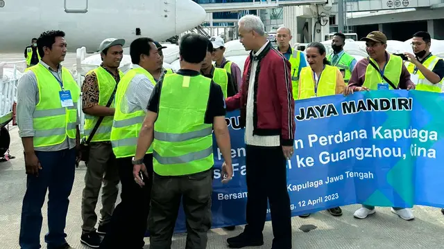 Gubernur Jawa Tengah (Jateng) Ganjar Pranowo melepas pengiriman ekspor kapulaga Jateng ke Guangzhou, China di landasan pacu Bandara Internasional Jenderal Ahmad Yani, Semarang, Jateng.