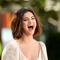 Selena Gomez sepertinya menikmati waktunya dengan Caleb Stevens. (MATT WINKELMEYER  GETTY IMAGES NORTH AMERICA  AFP)