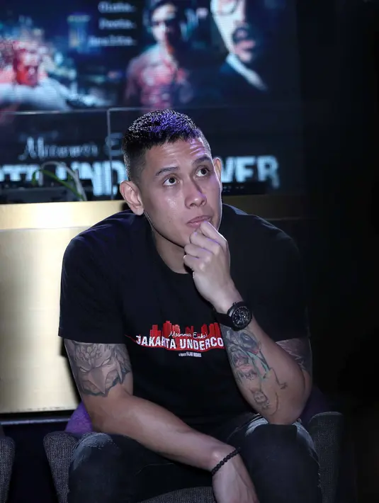 "Awi itu humble, setia kawan, pekerja di kehidupan malam yang terjebak di tubuh laki-laki. Seru banget, ketika ditawarin gue pribadi lihat ini sangat menantang," ungkap Bimo ditemui di Cilandak Town Square, Jakarta, Rabu (18/1). (Nurwahyunan/Bintang.com)