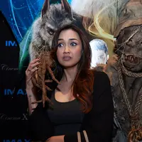 Menonton film horor menjadi pilihan Sara Wijayanto dan sang suami dalam memanfaatkan waktu yang ada lantaran menghabiskan waktu dengan pasangan adalah hal yang penting. (Deki Prayoga/Bintang.com)