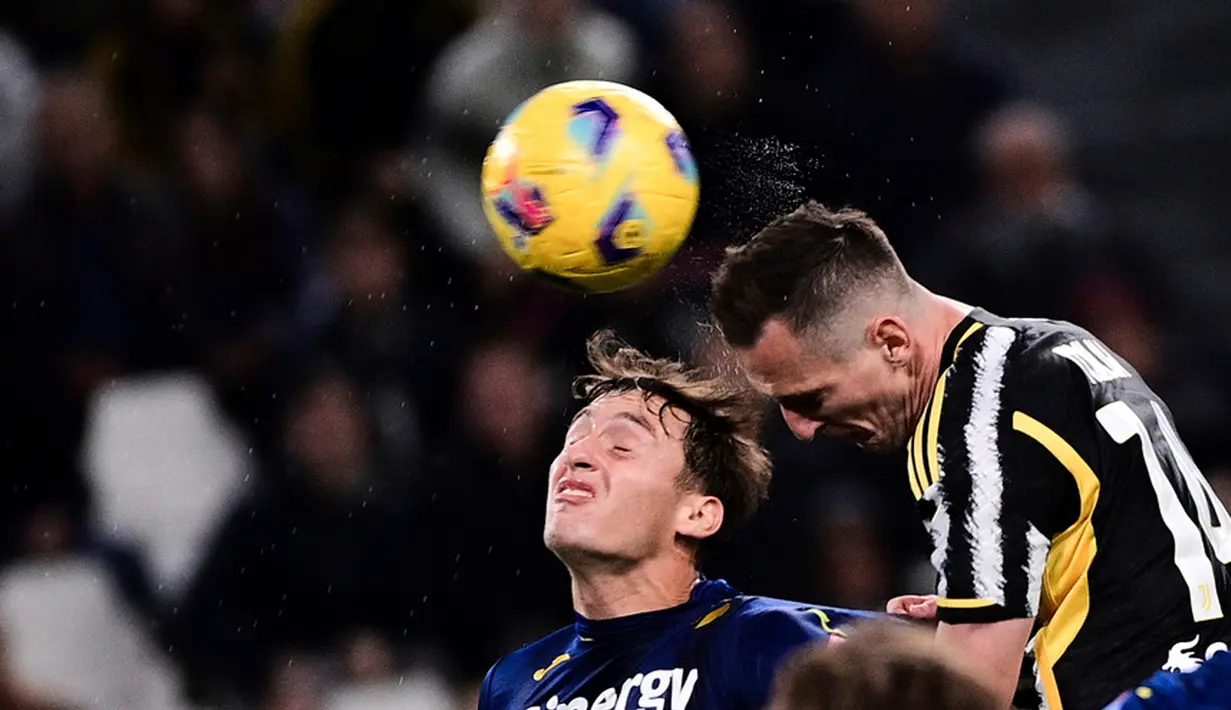 Di babak kedua Juventus menambah daya gedor dengan memasukkan Fabio Miretti. Serangan menjadi lebih hidup. Juve kembali membuat gol di menit 54 melalui Kean yang meneruskan umpan dari Weston McKennie. (Marco Alpozzi/LaPresse via AP)