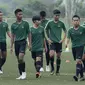 Pemain Timnas Indonesia U-16 saat pemusatan latihan di Sawangan, Senin (13/5). Sebanyak 41 anak mengikuti seleksi untuk memperkuat timnas di Piala AFF U-15 2019 di Thailand. (Bola.com/M Iqbal Ichsan)