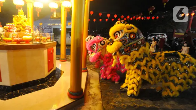 Atraksi Barongsai Semarakkan Malam Tahun Baru Imlek di Tangsel