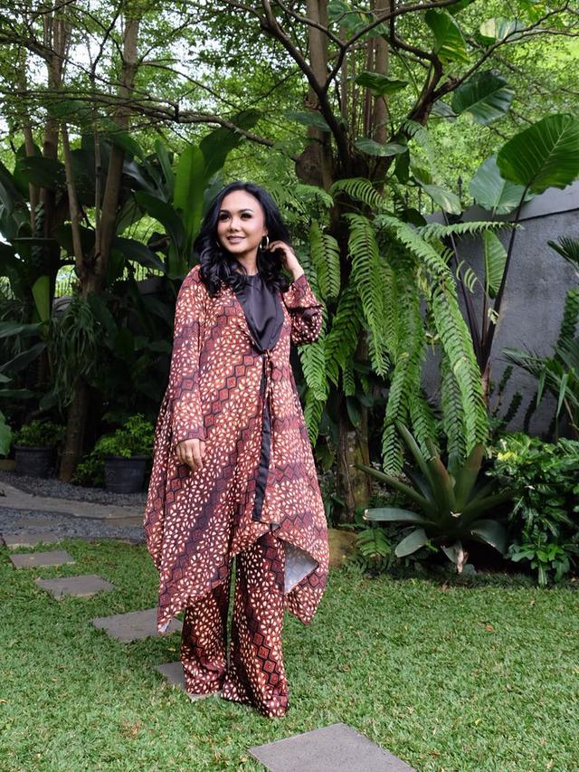 Model Baju Batik Yuni Shara « Grosir Batik Solo Terkini