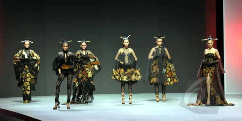 Kebaya Pasar Klewer Karya Anne Avantie Ramaikan Indonesia Fashion Week 2015