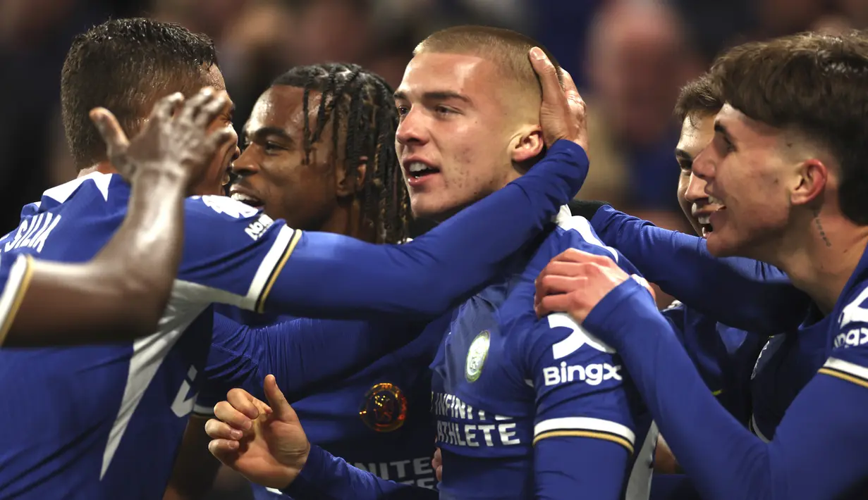 Kemenangan Chelsea dipastikan lewat torehan quat-trick Cole Palmer dan dua gol lainnya disumbang Nicolas Jackson dan Alfie Gilchrist. (AP Photo/Ian Walton)