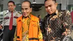 Annas Maamun saat kembali diperiksa KPK, Jakarta, Senin (15/12/2014). (Liputan6.com/Miftahul Hayat)