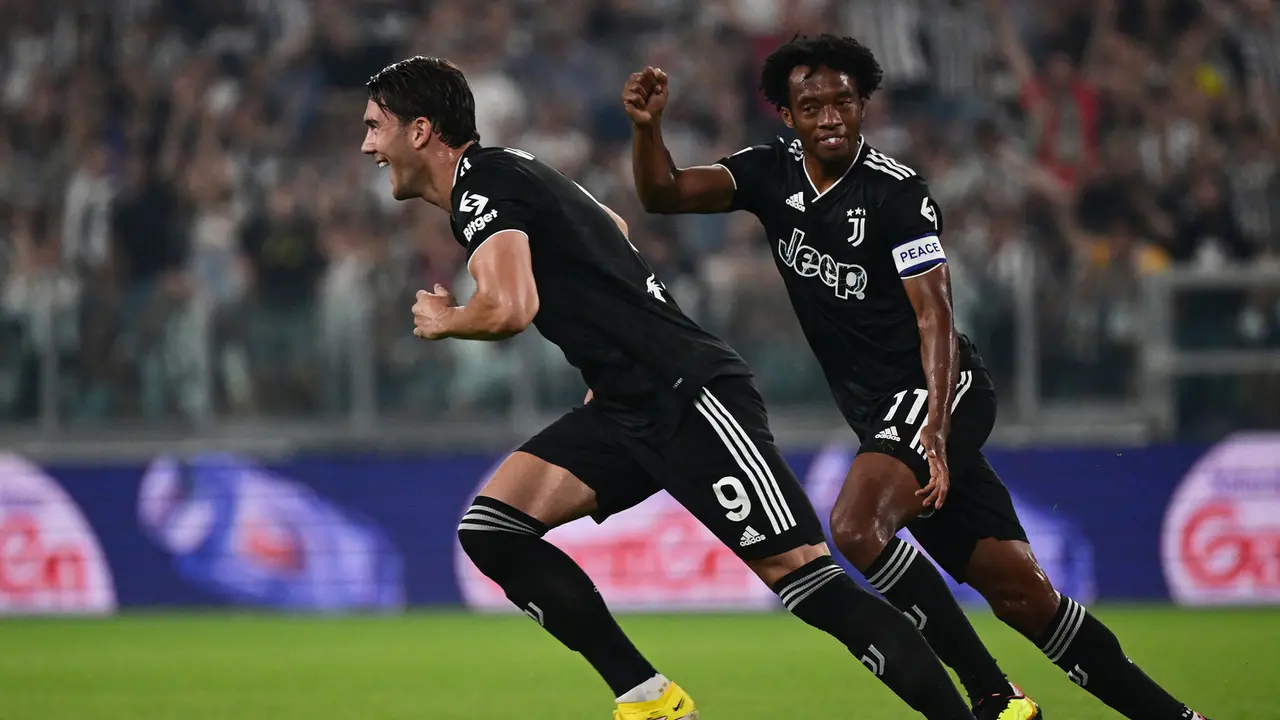 Foto: Aksi Tendangan Bebas Dusan Vlahovic Lagi-lagi Jadi Sumber Gol Juventus di Pekan ke-4 Liga Italia 2022 / 2023