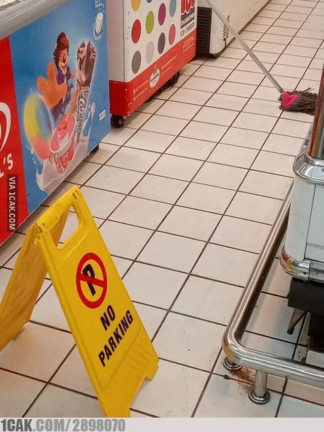 6 Tulisan Awas Lantai Licin Ini Nyeleneh, Bikin Ngakak