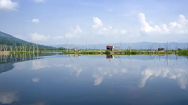 Deretan Danau Indah nan Mistis di Indonesia