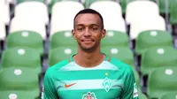 Melvyn Lorenzen, mantan pemain Werder Bremen yang kini akan bermain bersama Persela Lamongan (Focke Strangmann / dpa / AFP)
