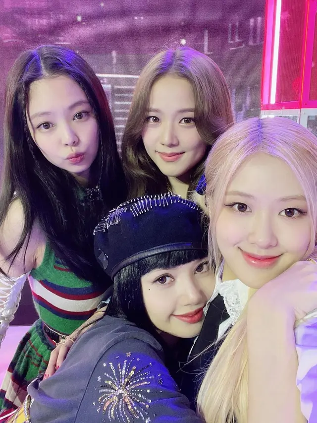 Blackpink. (Instagram/ roses_are_rosie)